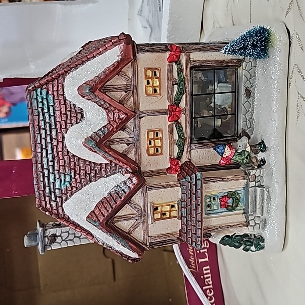 Vintage Victoria falls porcelain lighted house, House Country Christmas